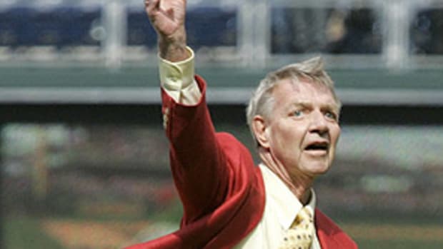 Harry-Kalas-pitch.jpg